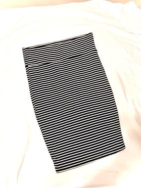 Torrid Skirt 2X Midi length